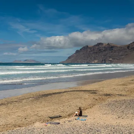 Canaryislandshost I Taguluche Villa Famara