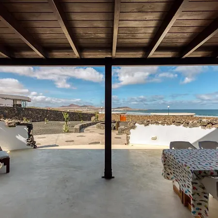 Canaryislandshost I Taguluche * Famara