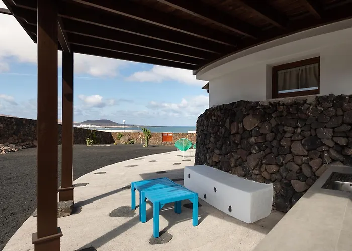 Canaryislandshost I Taguluche * Famara