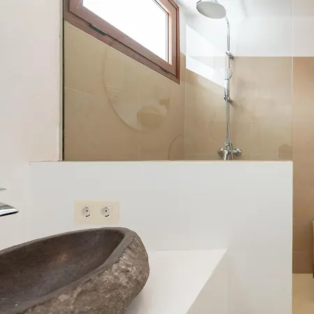 Canaryislandshost I Taguluche فيلة