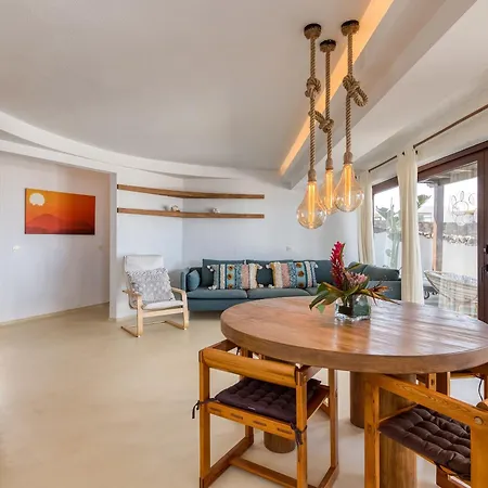 Canaryislandshost I Taguluche فيلة *